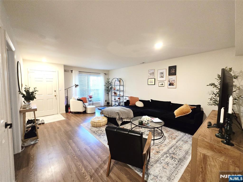 754 Charles Court 6109