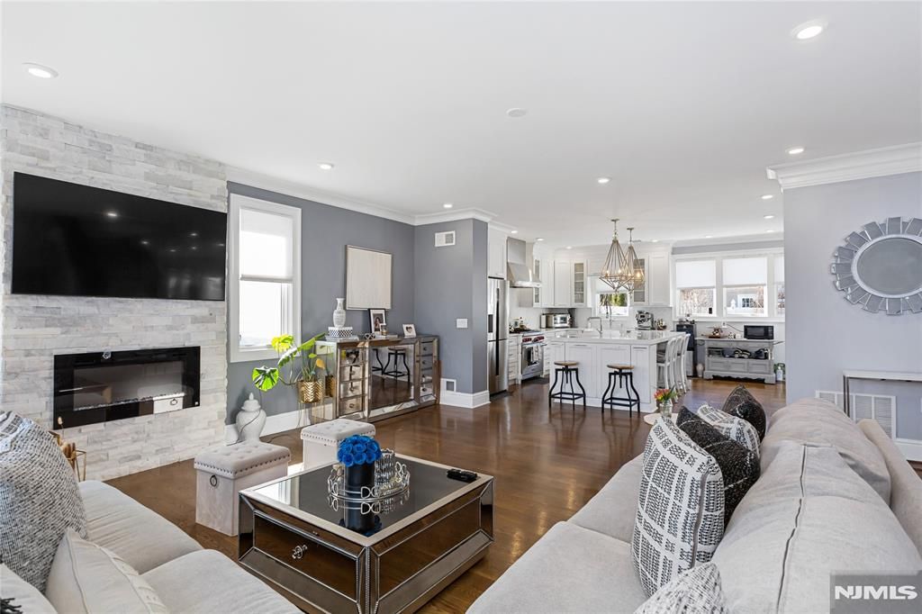 Photo of 537 Spring Valley Road, Paramus, NJ 07652 (MLS # 26007928)