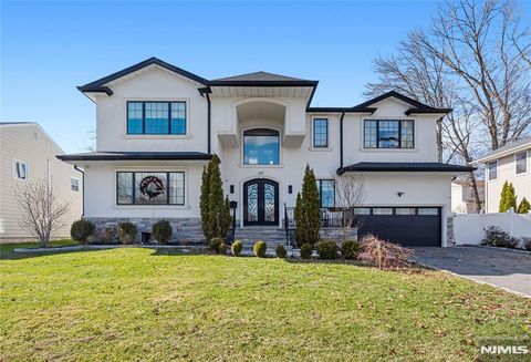 Photo of 537 Spring Valley Road, Paramus, NJ 07652 (MLS # 26007928)