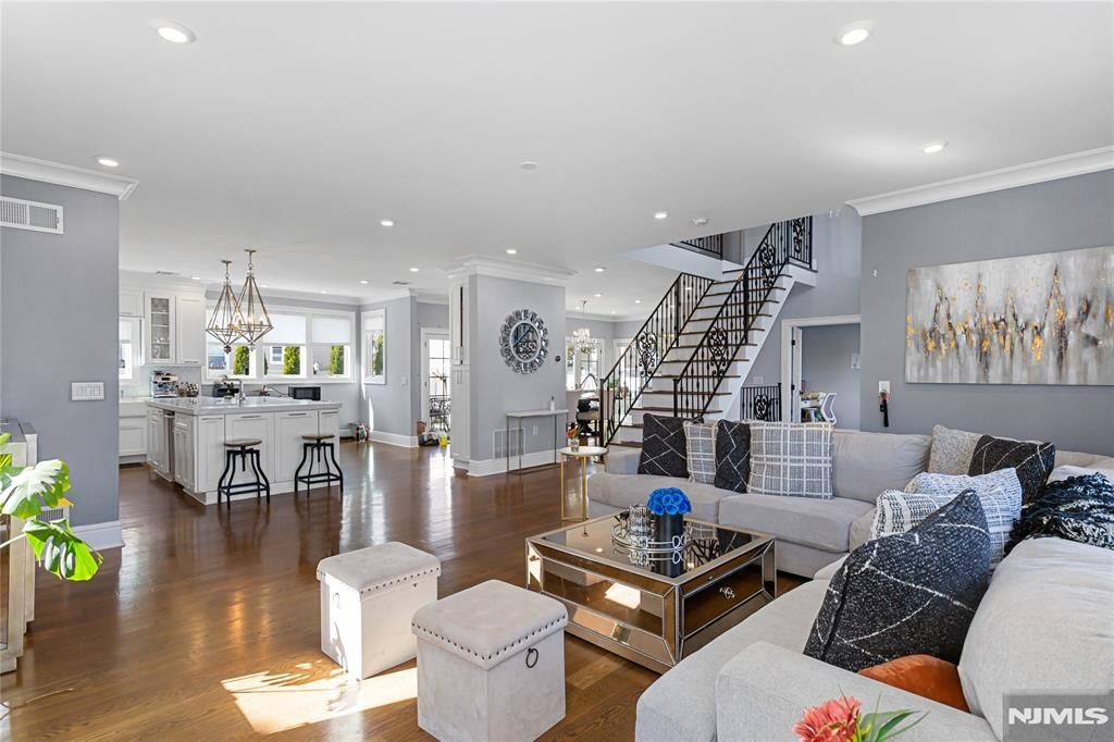 Photo of 537 Spring Valley Road, Paramus, NJ 07652 (MLS # 26007928)