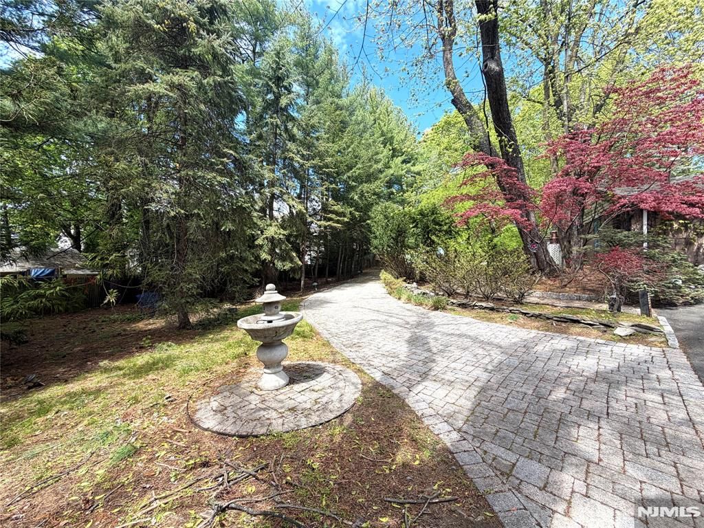 Photo of 260 Glen Avenue, Midland Park, NJ 07432 (MLS # 26014161)