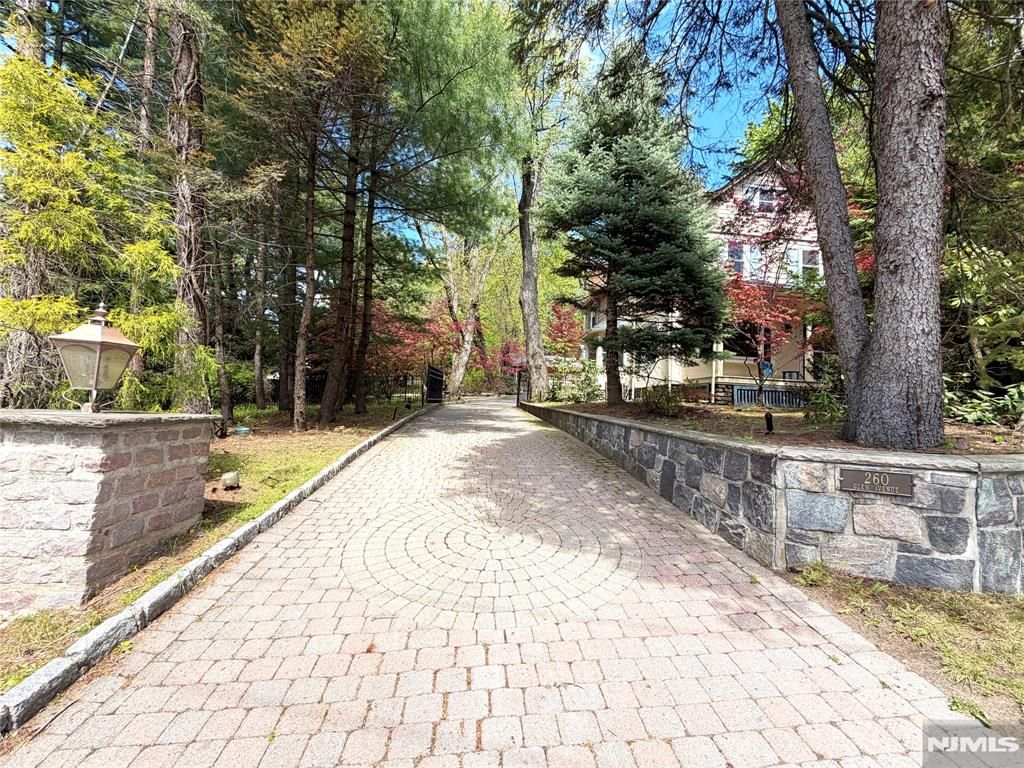 Photo of 260 Glen Avenue, Midland Park, NJ 07432 (MLS # 26014161)