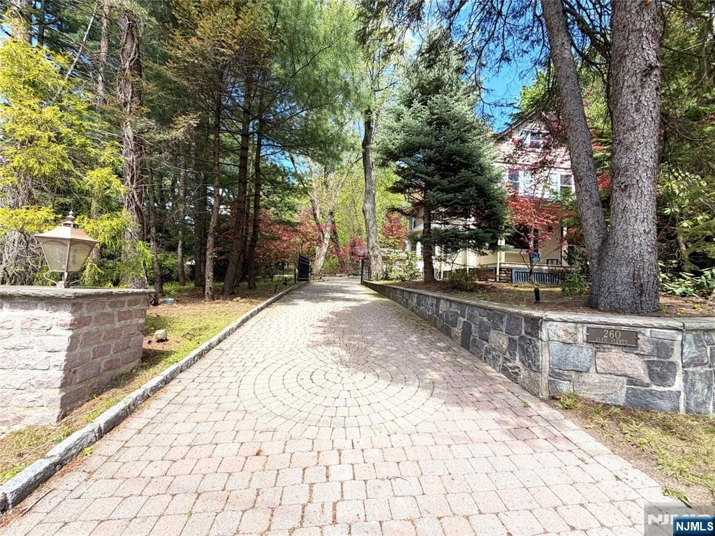 Photo of 260 Glen Avenue, Midland Park, NJ 07432 (MLS # 26014161)