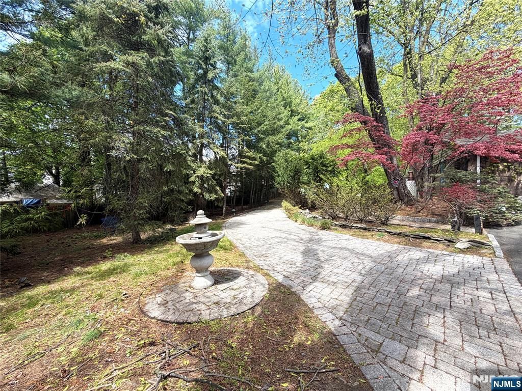 Photo of 260 Glen Avenue, Midland Park, NJ 07432 (MLS # 26014161)