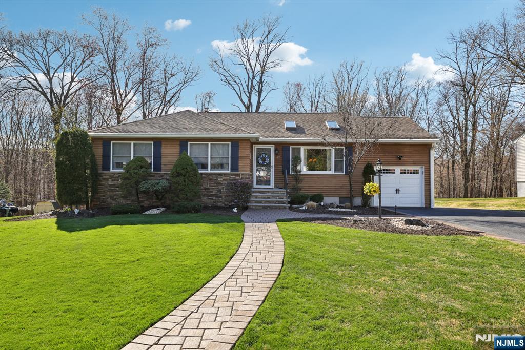 Property for Sale at 87 Wayne Court, North Haledon, New Jersey - Bedrooms: 3 
Bathrooms: 2 
Rooms: 7  - $768,000