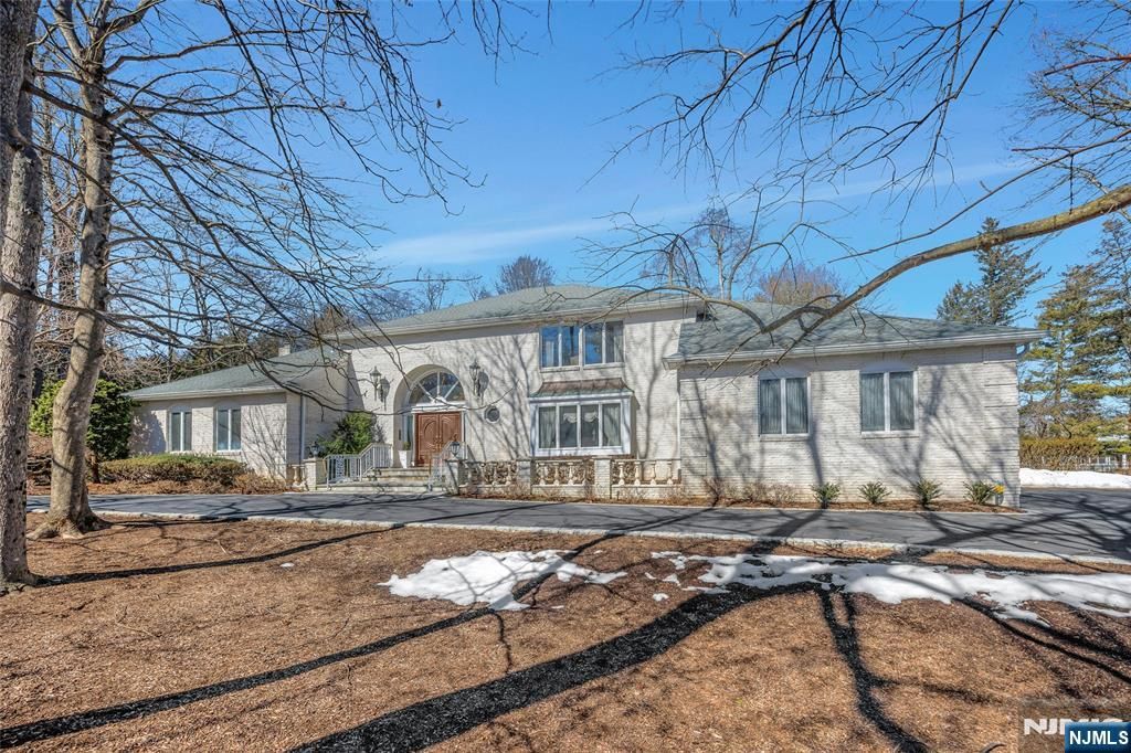 Photo of 510 Hampton Hill Road, Franklin Lakes, NJ 07417 (MLS # 26004639)