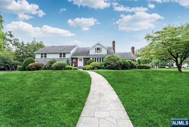 Property for Sale at 32 Lowell Road, Glen Rock, New Jersey - Bedrooms: 4 
Bathrooms: 4.5 
Rooms: 10  - $1,699,000