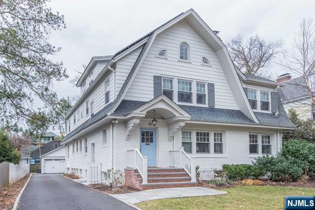 Rental Property at 34 Oakwood Ave 2, Montclair, New Jersey - Bedrooms: 4 
Bathrooms: 2 
Rooms: 8  - $5,100 MO.
