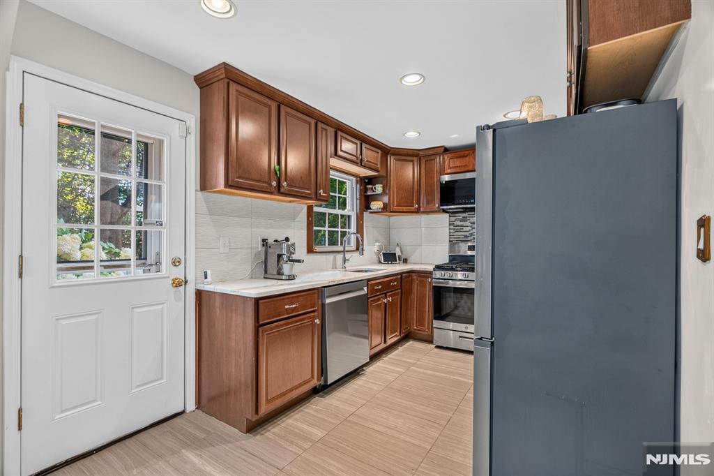 Homes for Sale in Northern NJ | ThisIsRiverEdge.com 27 Grayson Place