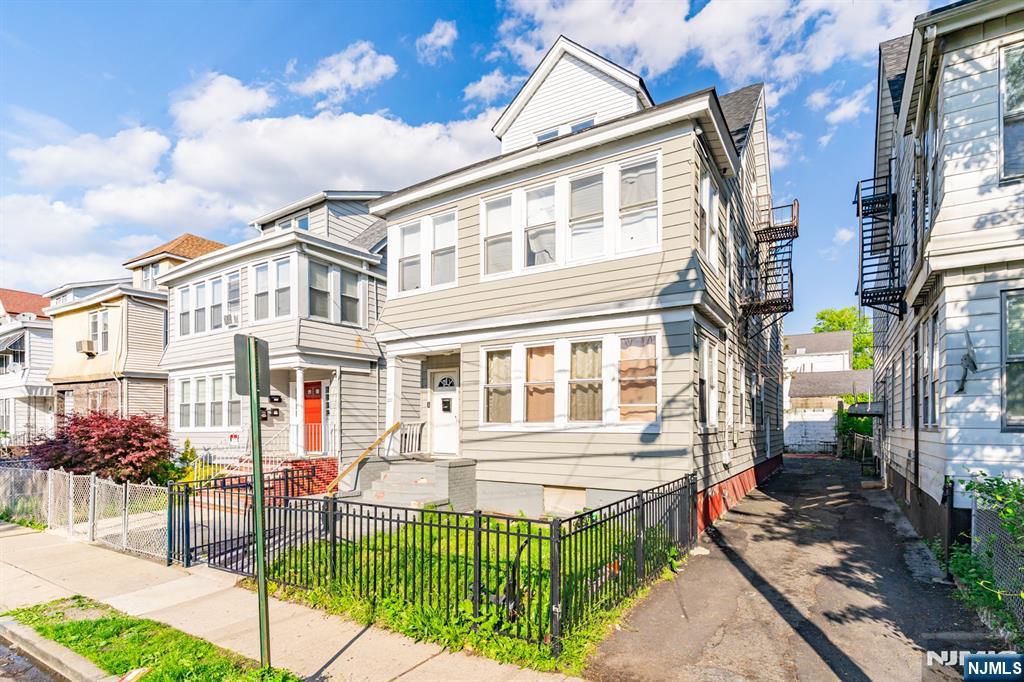 200 Munn Avenue