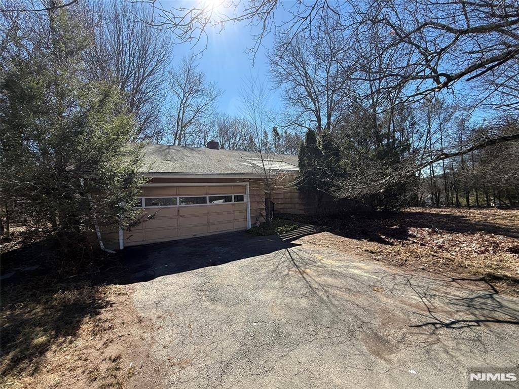 Photo of 23 Elizabeth Court, North Haledon, NJ 07508 (MLS # 26007438)