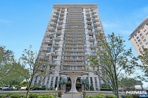 Photo of 160 Overlook AVE #4C, Hackensack, NJ 07601 (MLS # 26040396)