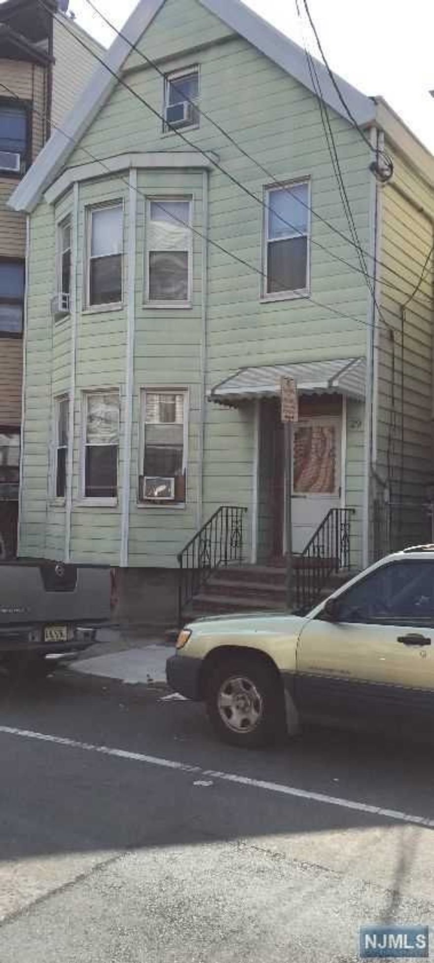 GREAT OPPORTUNITY LOCATED IN IRONBOUND SECTION OF NEWARK, OWNER WILL NOT REMOVE THE TENANTS FOR CLOSING