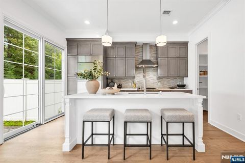 11 Gabriel Court 11 Paramus NJ 07652