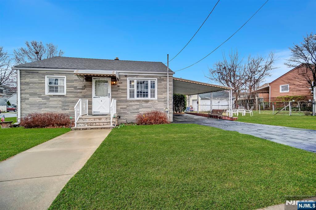 4 Roosevelt Avenue, Totowa, New Jersey - 2 Bedrooms  
1 Bathrooms  
4 Rooms - 