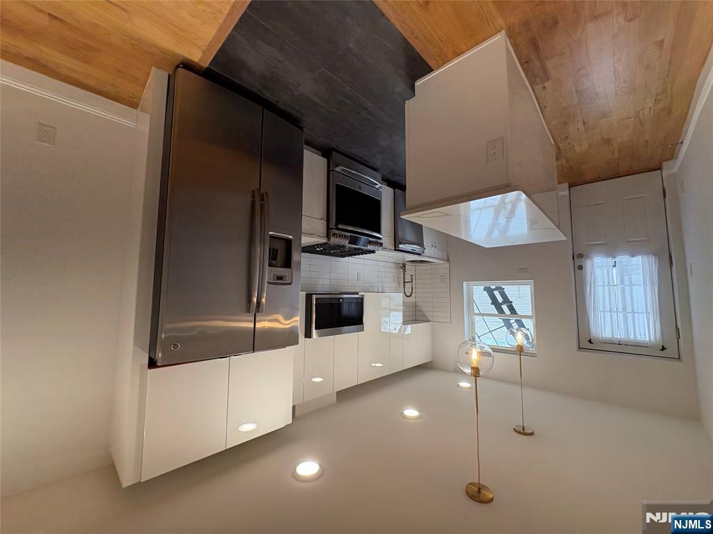 223 Hancock Avenue 2