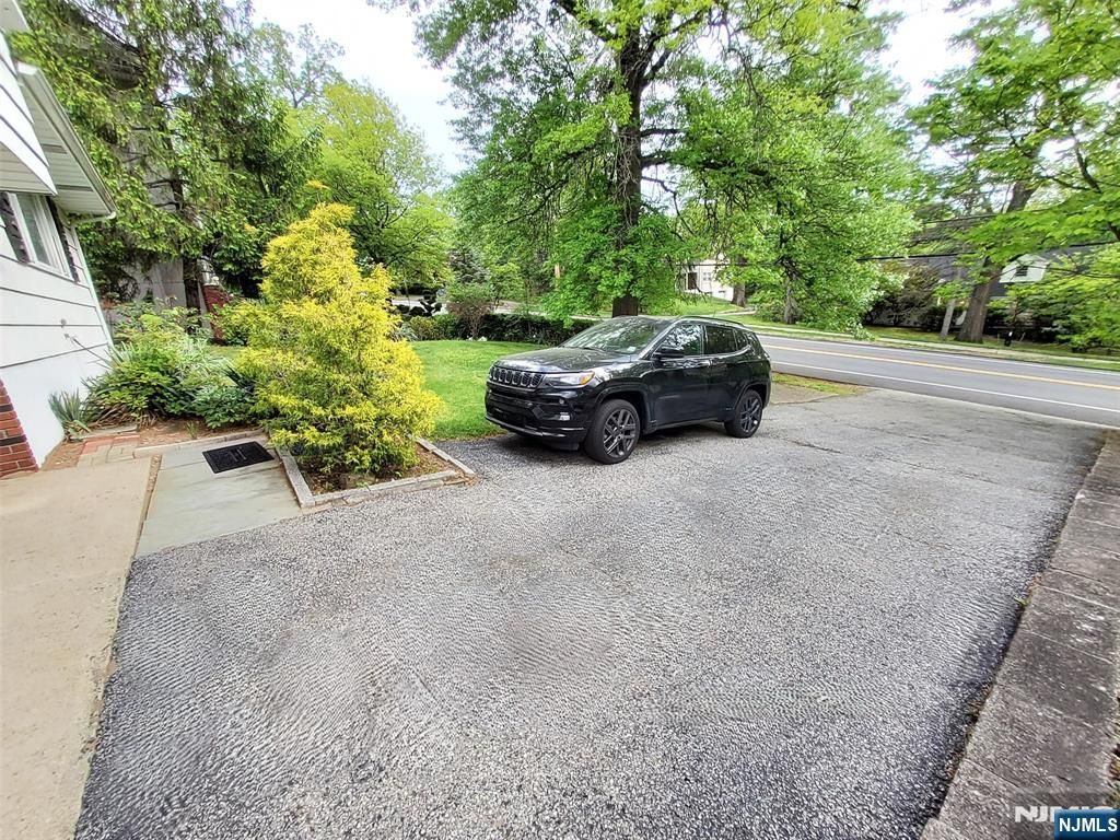 Photo of 485 E Palisade Avenue, Englewood Cliffs, NJ 07632 (MLS # 26017604)
