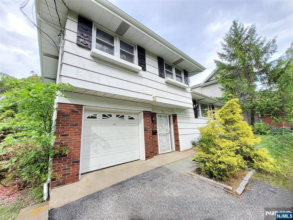 Photo of 485 E Palisade Avenue, Englewood Cliffs, NJ 07632 (MLS # 26017604)