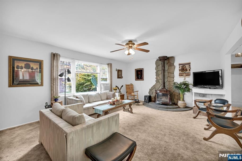 Photo of 92 Lakeview Terrace, Oakland, NJ 07436 (MLS # 25034464)