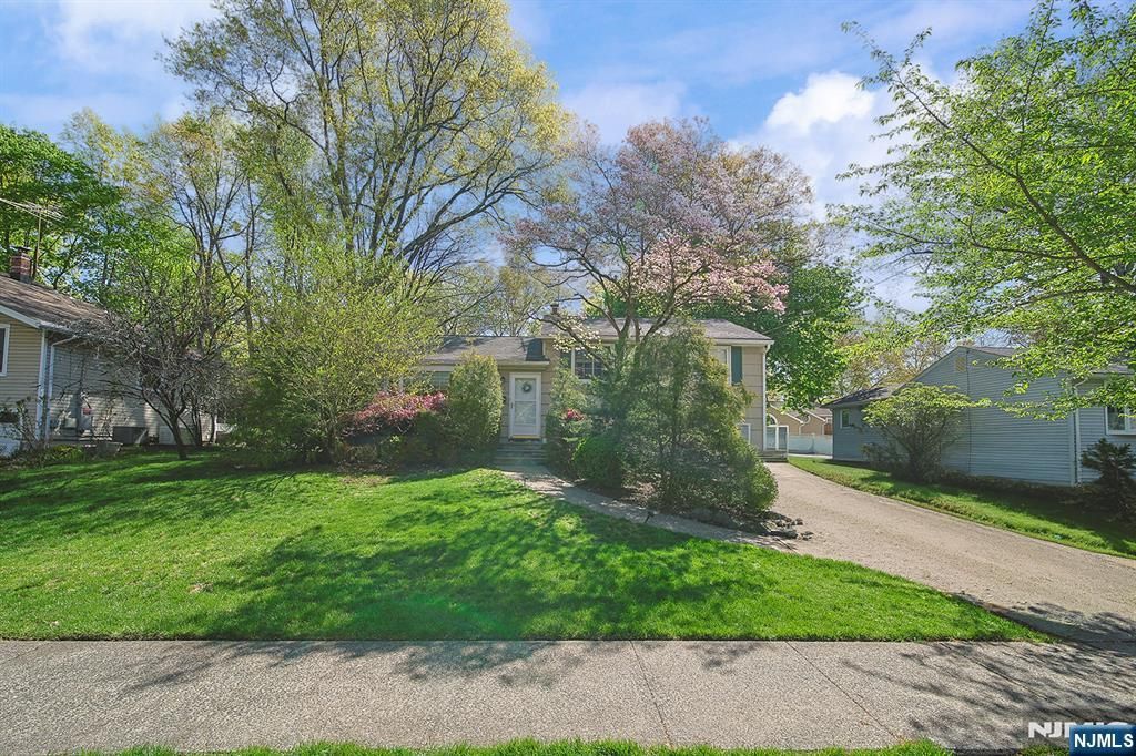 Photo of 181 Crescent Street, Closter, NJ 07624 (MLS # 26014822)