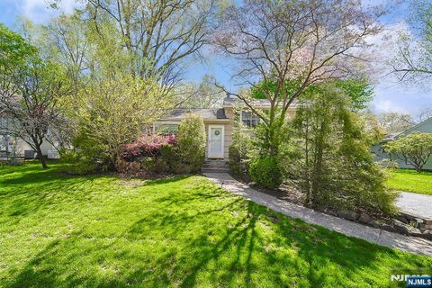 Photo of 181 Crescent Street, Closter, NJ 07624 (MLS # 26014822)