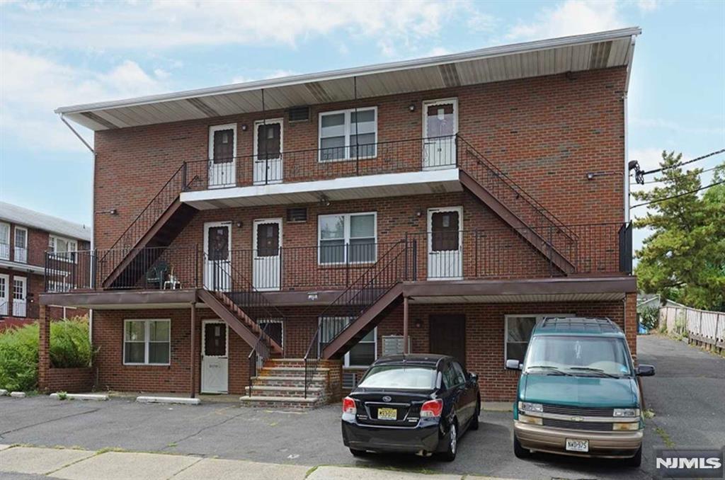 300 Garibaldi Ave 4A, Lodi, New Jersey - 1 Bedrooms  
1 Bathrooms  
4 Rooms - 