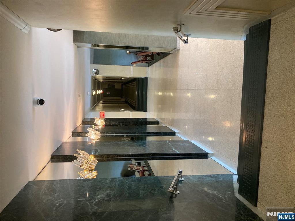 301 Beech Street 10I