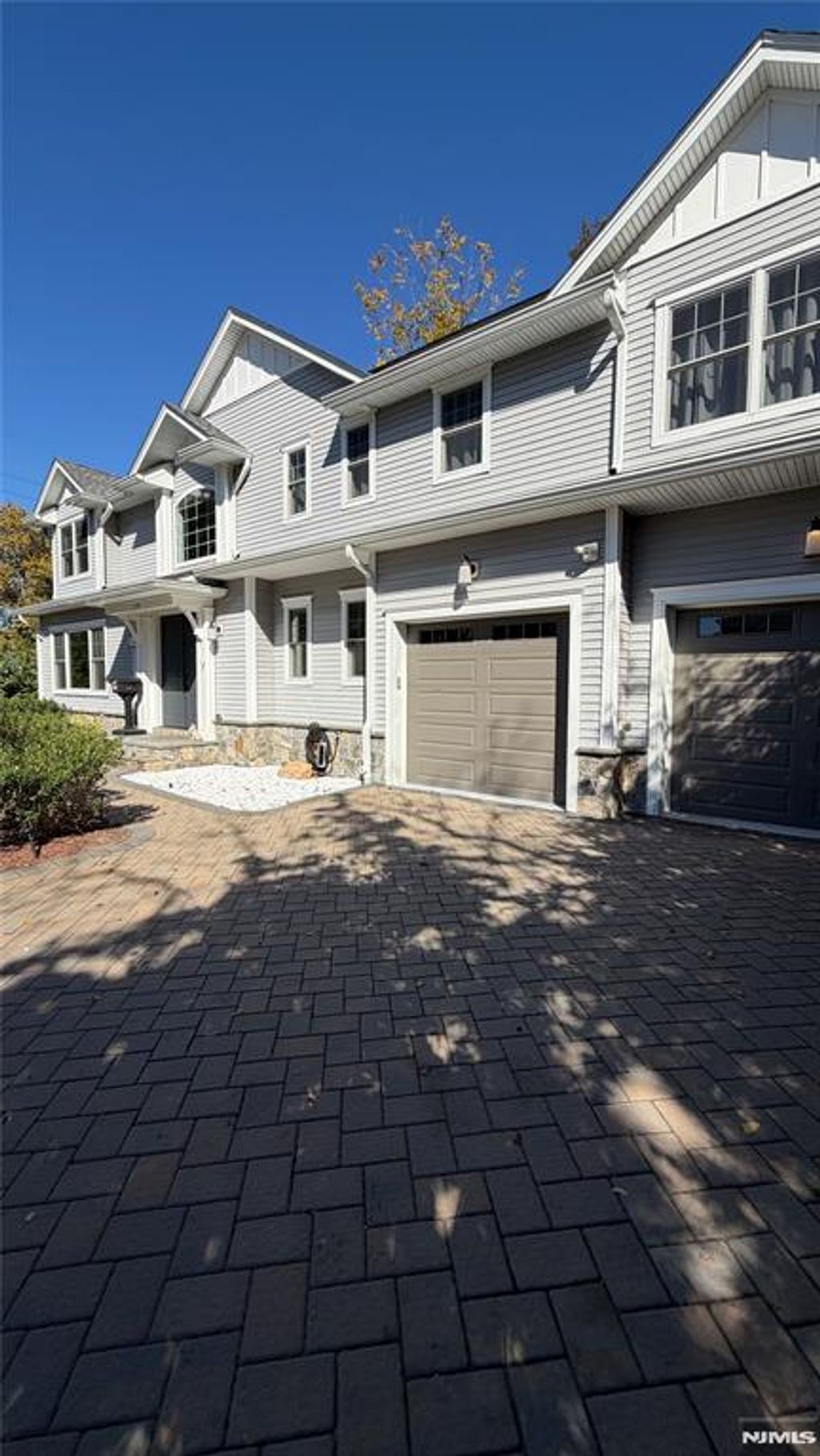 Photo of 119 Lakeview Avenue, Leonia, NJ 07605 (MLS # 25037209)