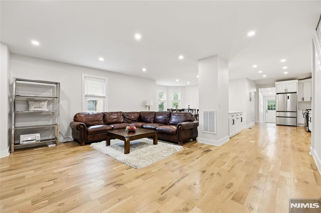 535 Center Place