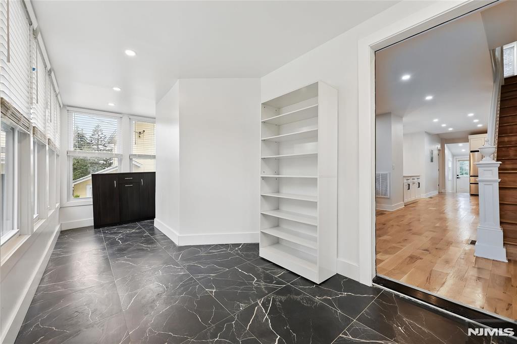 535 Center Place