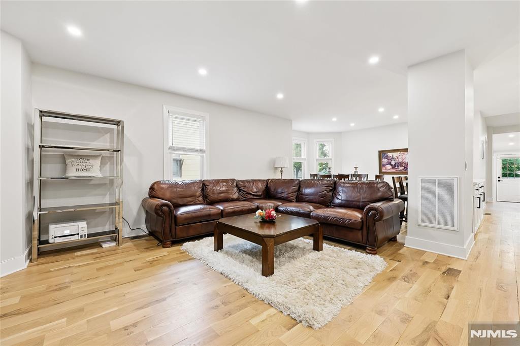 535 Center Place
