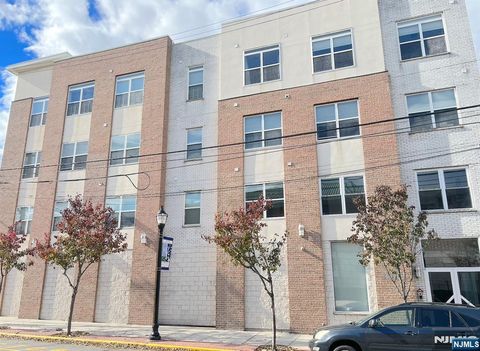 Photo of 1901 Summit Avenue #301, Union City, NJ 07087 (MLS # 26004431)