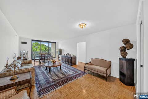 Photo of 900 Palisade Avenue #3D, Fort Lee, NJ 07024 (MLS # 26030796)