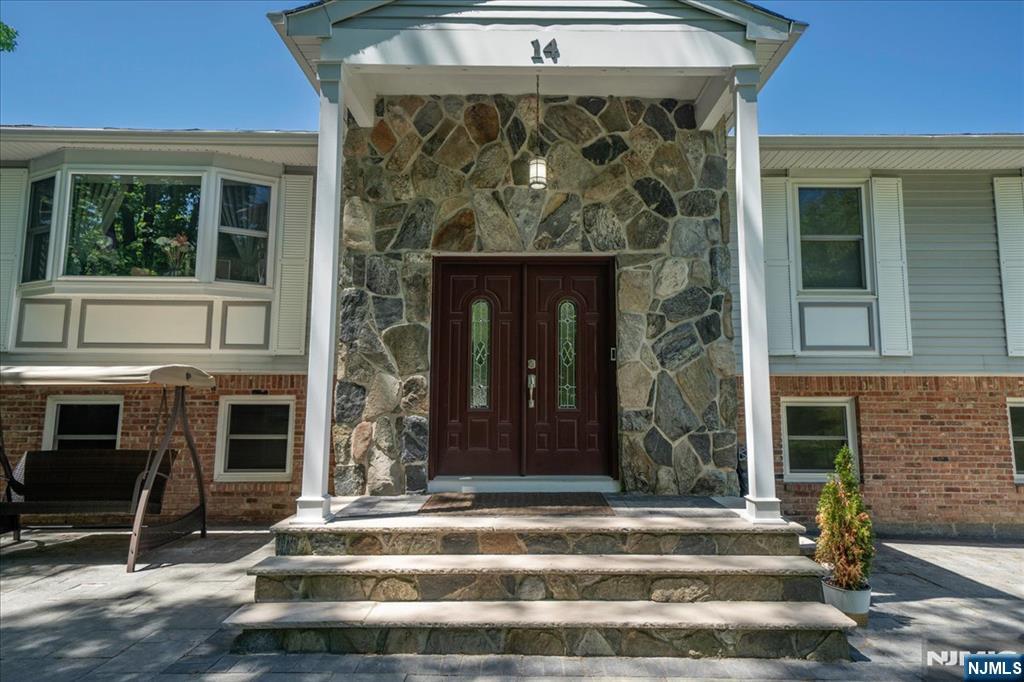 14 Lounsberry Hollow Road