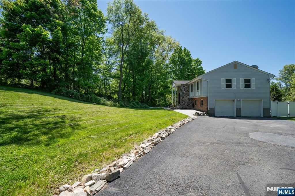 14 Lounsberry Hollow Road