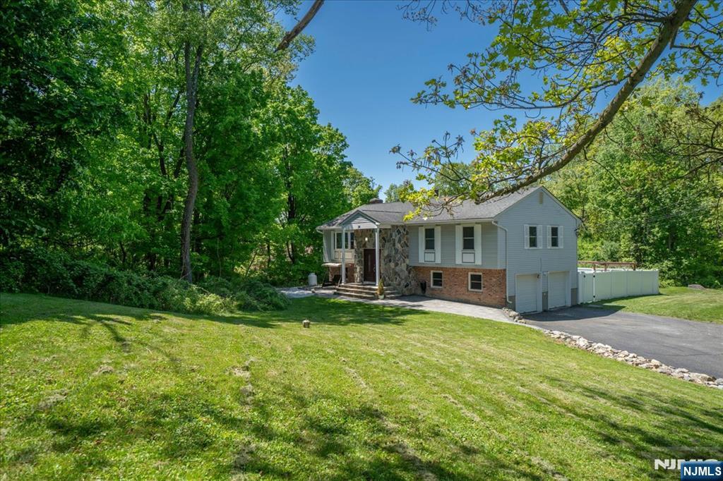 14 Lounsberry Hollow Road