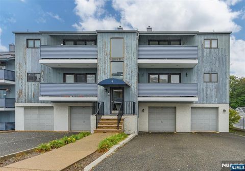 Photo of 4 Domessina Lane #D1, Caldwell, NJ 07006 (MLS # 25038543) Photo of 4 Domessina Lane #D1, Caldwell, NJ 07006 (MLS # 25038543)