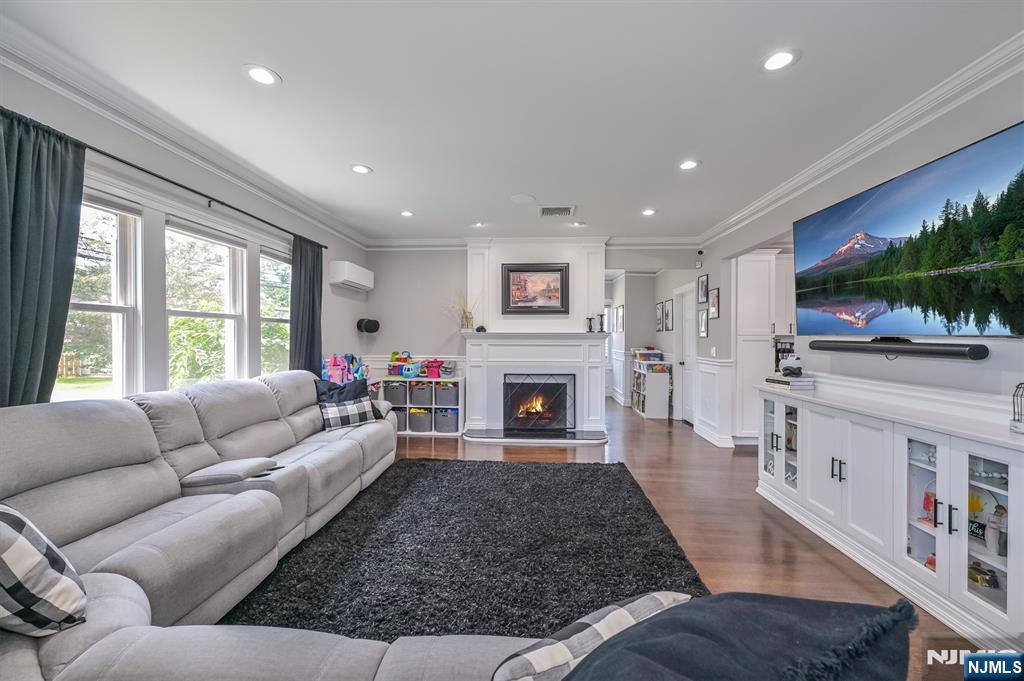 90 E Quackenbush Avenue