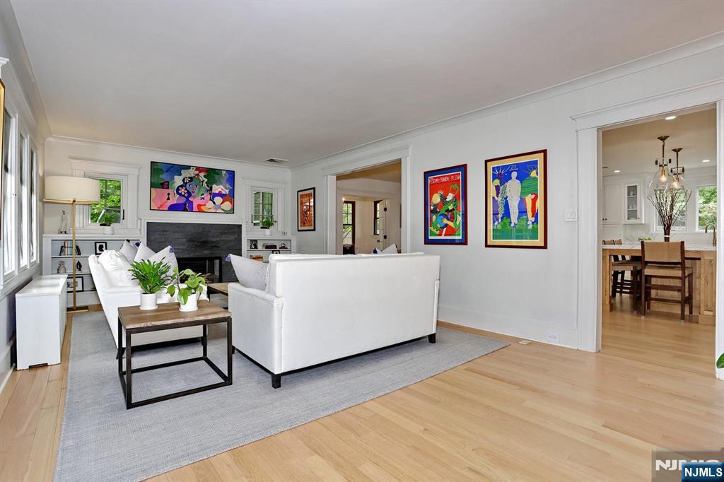425 Wastena Terrace