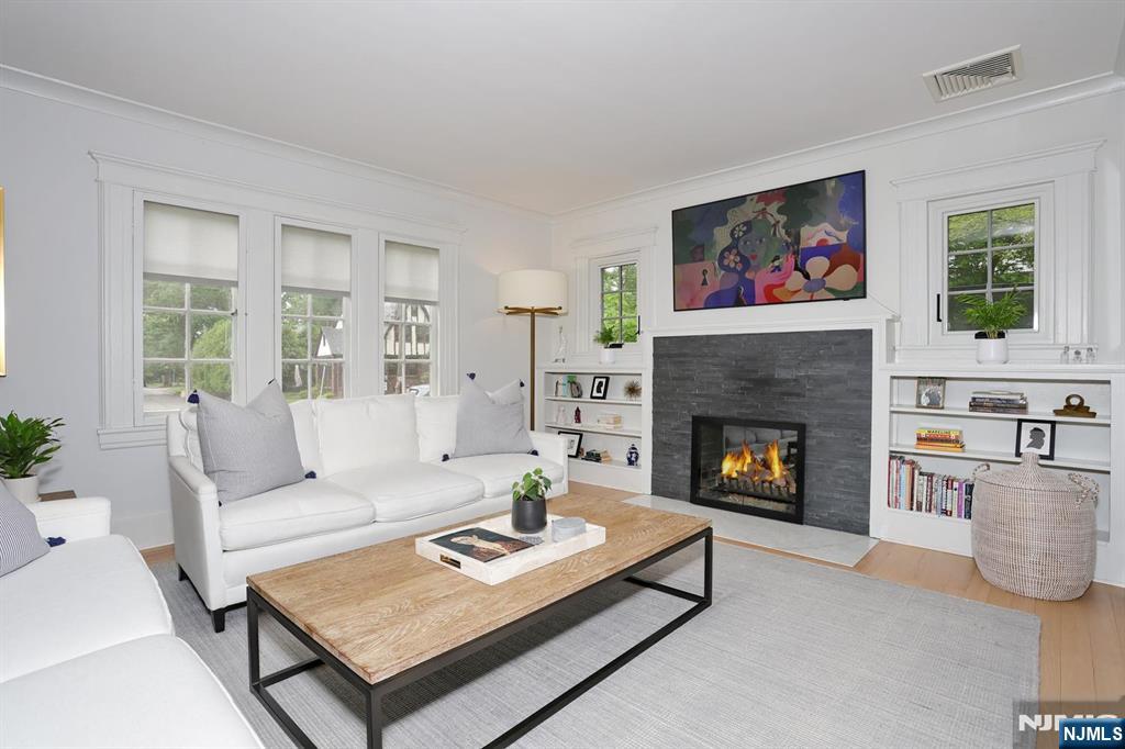 425 Wastena Terrace