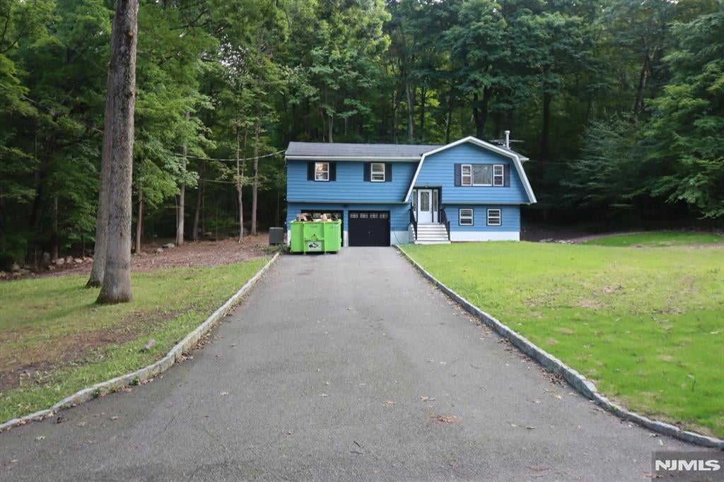 95 Longwood Lake Road