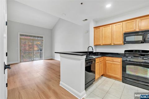 Photo of 1100 Sterling Dr #807, Franklin Lakes, NJ 07417 (MLS # 25042922)