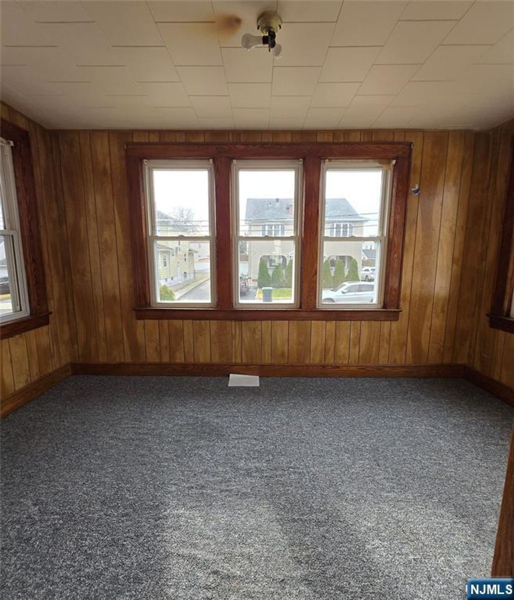 Photo of 33 Harcourt Avenue, Bergenfield, NJ 07621 (MLS # 25042844)