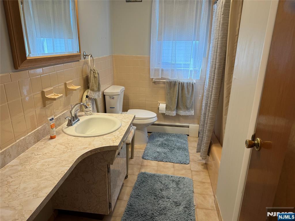 Garfield, New Jersey 07026, United States, 3 Bedrooms Bedrooms, ,2 BathroomsBathrooms,Residential,Active,95122