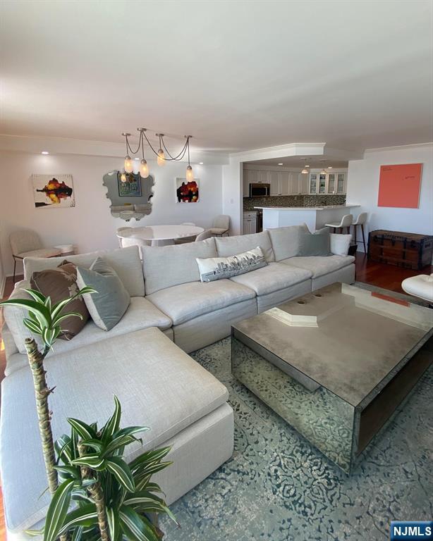 1055 River Road 1012