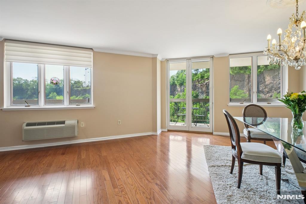 10 Smith Manor Boulevard 514