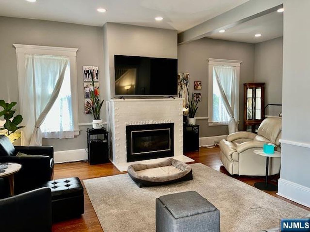 Photo of 889 Circle Avenue, Franklin Lakes, NJ 07417 (MLS # 25019376)