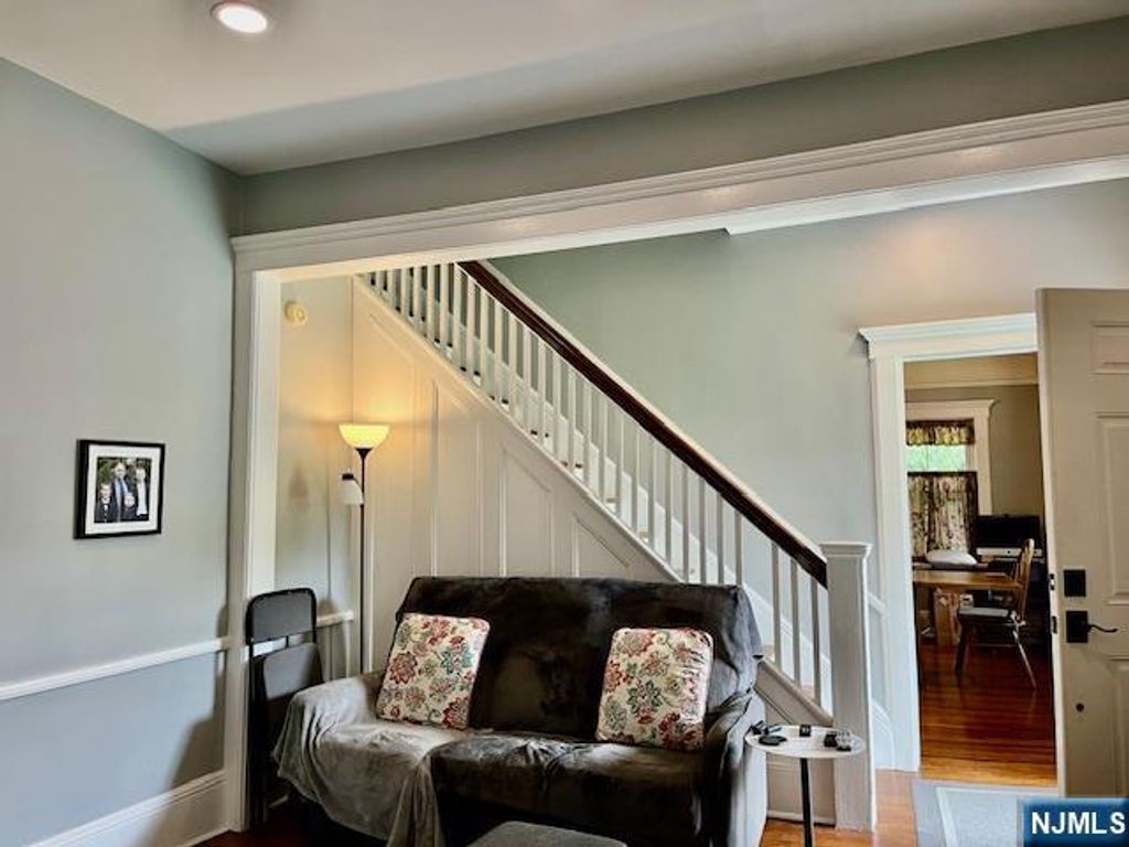 Photo of 889 Circle Avenue, Franklin Lakes, NJ 07417 (MLS # 25019376)