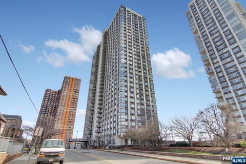 Photo of 200 Old Palisade Road #TH5, Fort Lee, NJ 07024 (MLS # 26020406)