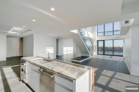 Photo of 320 Adolphus Avenue #1415, Cliffside Park, NJ 07010 (MLS # 26031996)